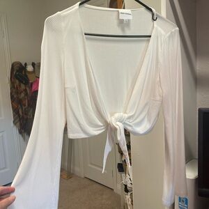 Flared sleeve tie crop top